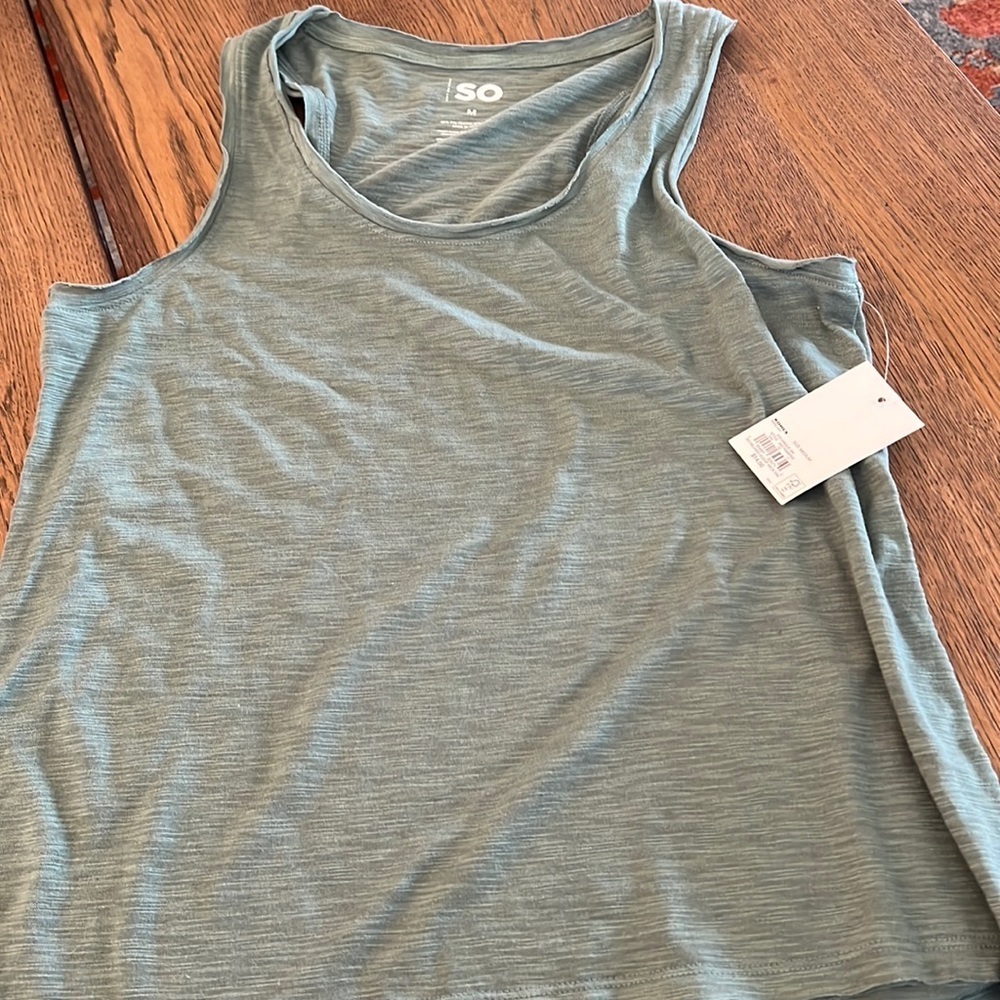 Juniors tank size medium